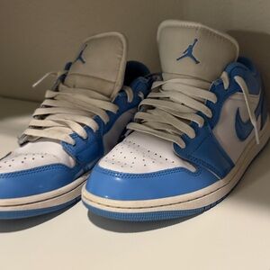Jordan 1 Low UNC Sneaker